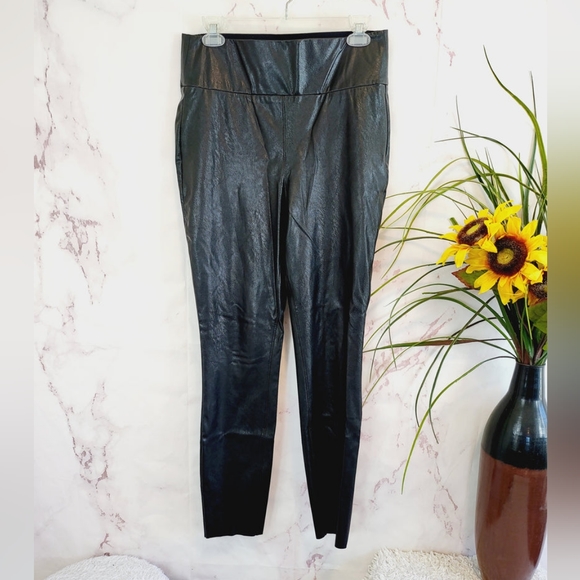 PAIGE Sheena Vegan Leather Legging in Black - Picture 5 of 8